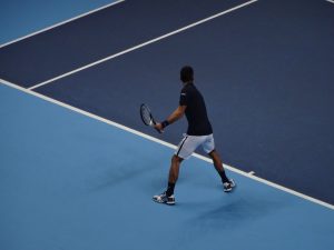 Dicas Técnicas, Melhore seu jogo, Melhore seu jogo, Tênis : Estratégias básicas para jogar tênis em dupla - Blog da Bola de Tênis Delivery - flou gaupr TiWoNYXvFIM unsplash