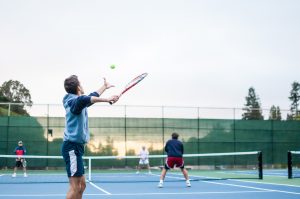 Dicas Técnicas, Melhore seu jogo, Melhore seu jogo, Tênis : Estratégias básicas para jogar tênis em dupla - Blog da Bola de Tênis Delivery - julian schiemann Z4Sxy1 3wdY unsplash
