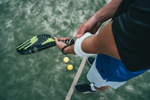 Lesões, Prevenção de Lesões, Tênis : Como prevenir as bolhas nas mãos e nos pés jogando tênis? - Blog da Bola de Tênis Delivery - oliver sjostrom sZKLku0YnFM unsplash