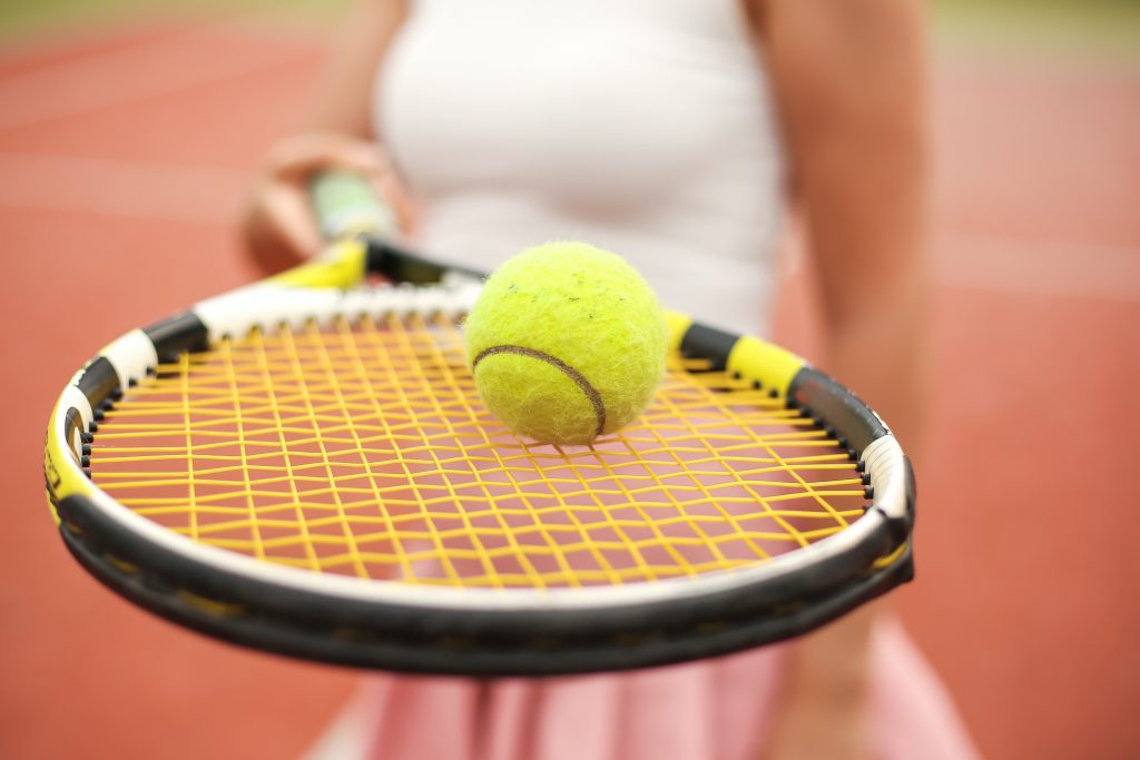 Tênis : O que é o Tênis de Quadra e quais os benefícios? Tudo sobre o esporte, como jogar e quais os melhores equipamentos - Blog da Bola de Tênis Delivery - valentin balan 9BA0Kk7 nBY unsplash
